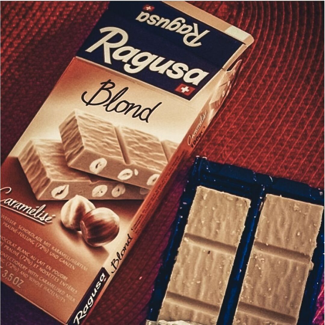 Белый шоколад Ragusa Blond с трюфельной начинкой и целыми лесными орехами 100г, изображение 2