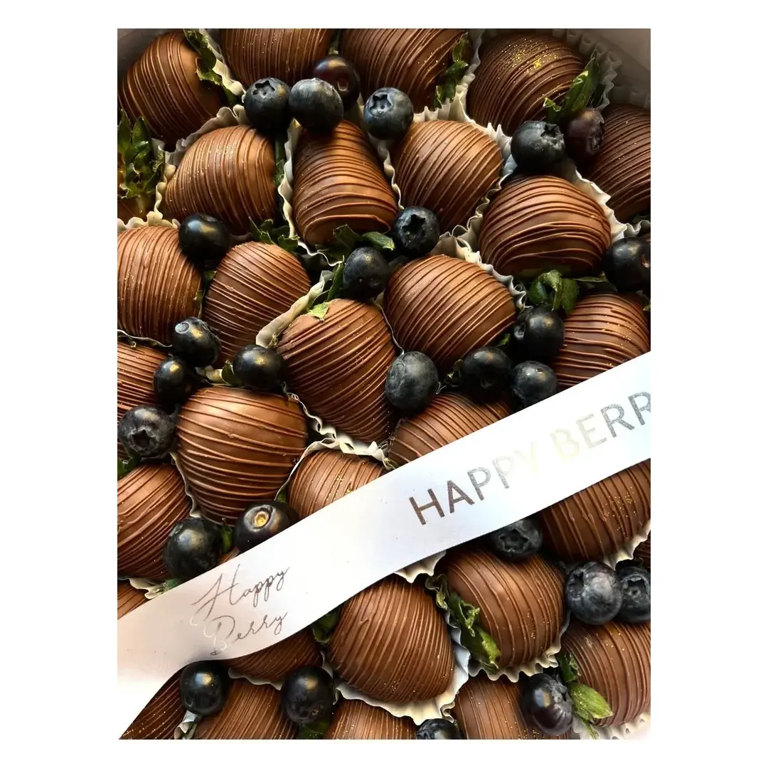 Подарочный набор клубника в молочном шоколаде, голубика Classic Happy Berry ( размер L), изображение 5