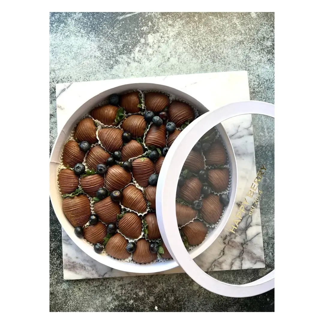 Подарочный набор клубника в молочном шоколаде, голубика Classic Happy Berry ( размер L)