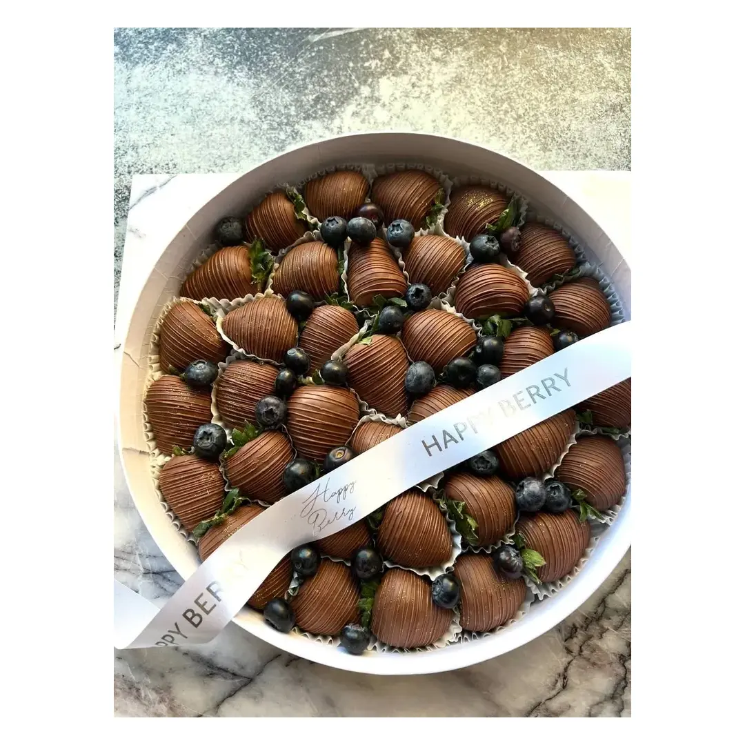 Подарочный набор клубника в молочном шоколаде, голубика Classic Happy Berry ( размер L), изображение 3