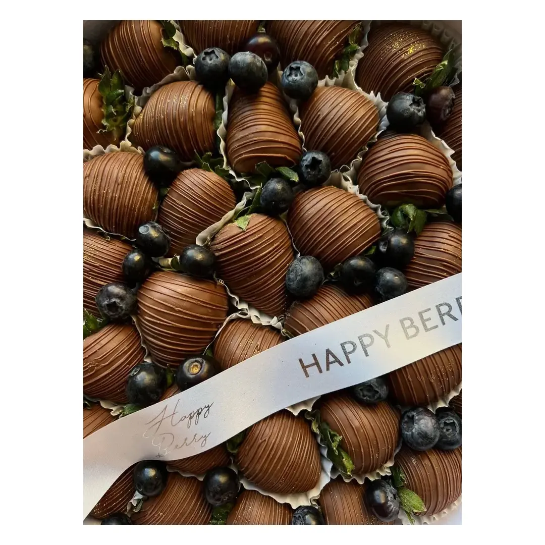 Подарочный набор клубника в молочном шоколаде, голубика Classic Happy Berry ( размер L), изображение 4