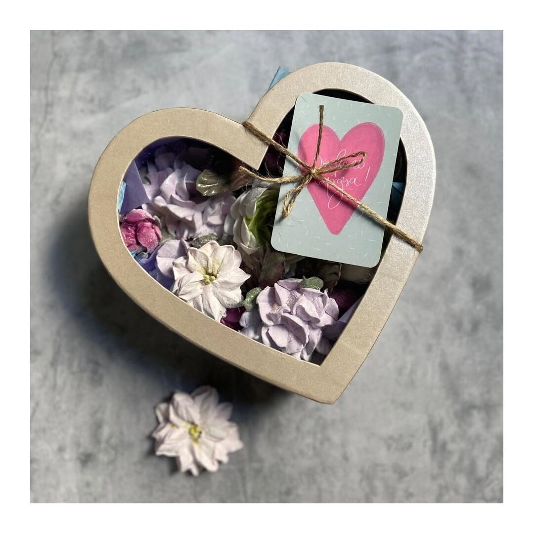 Сердце. Сладкий подарок из зефирных цветов: ранункулюсы и гортензии, изображение 2