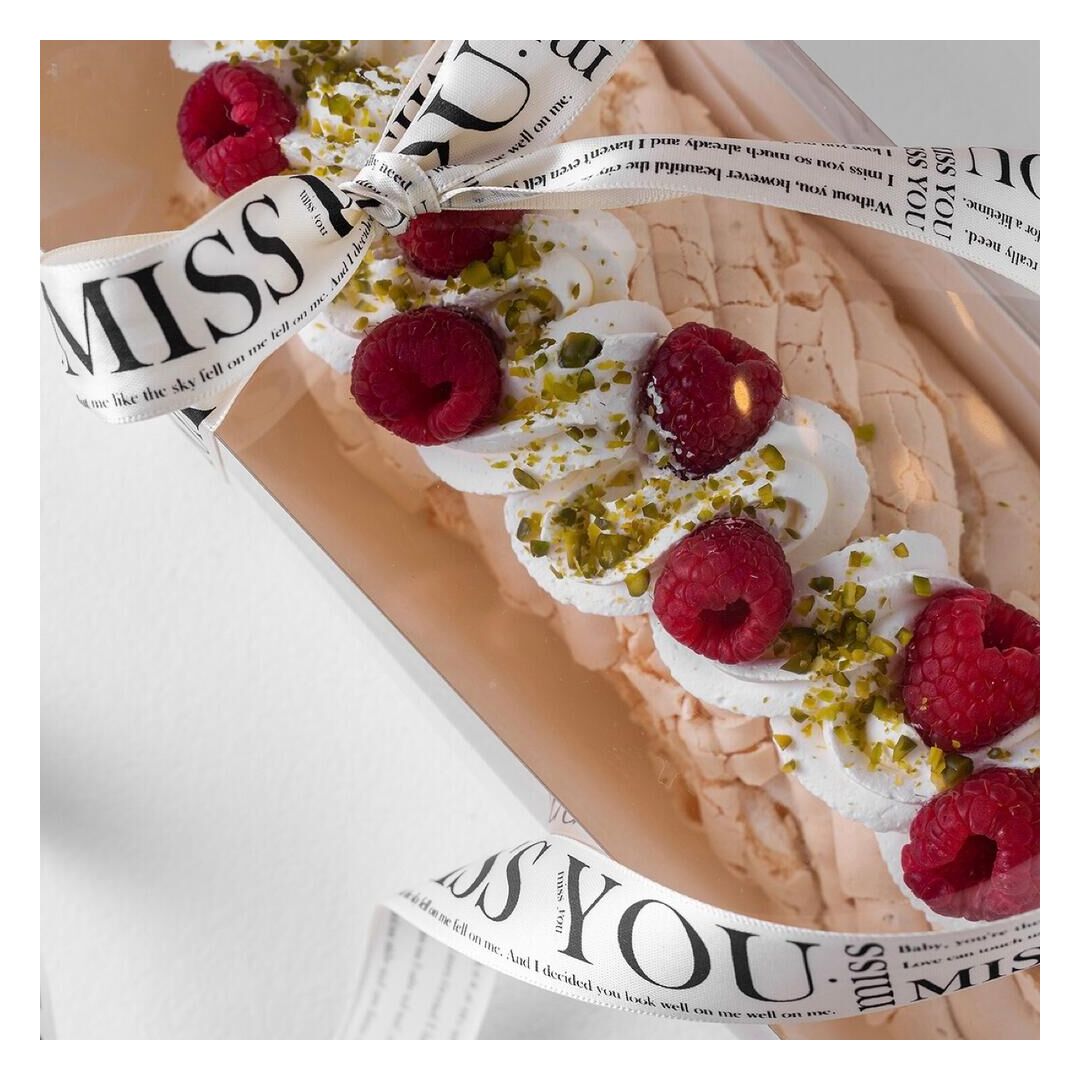 Меренговый рулет с ароматной малиной, изображение 3