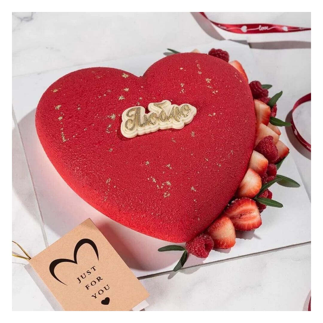 Торт в виде сердца LOVE