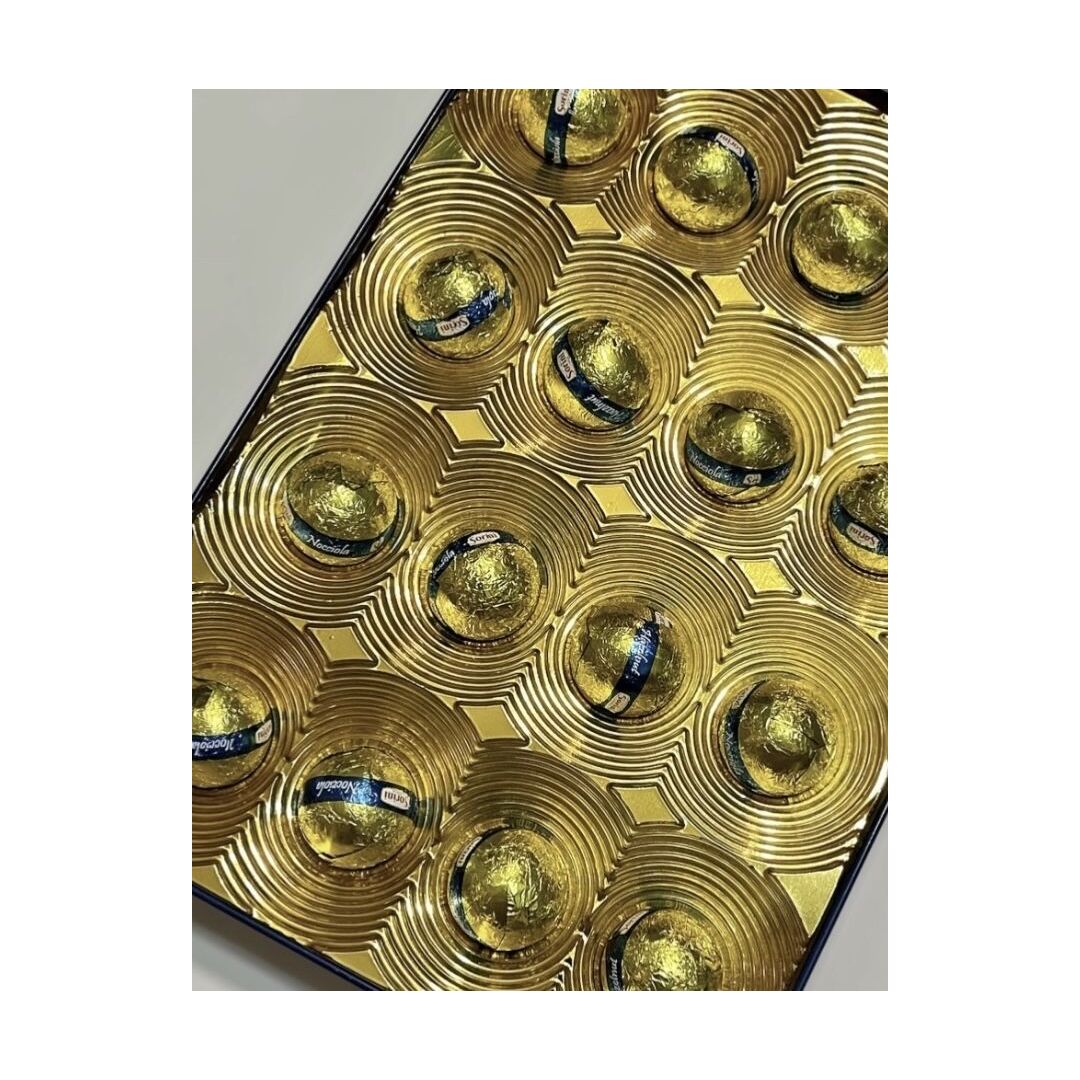 Шоколадные конфеты Sorini "Завтрак у Тиффани" с начинкой из крема-капучино 188 г (жестяная коробка) Италия, изображение 3