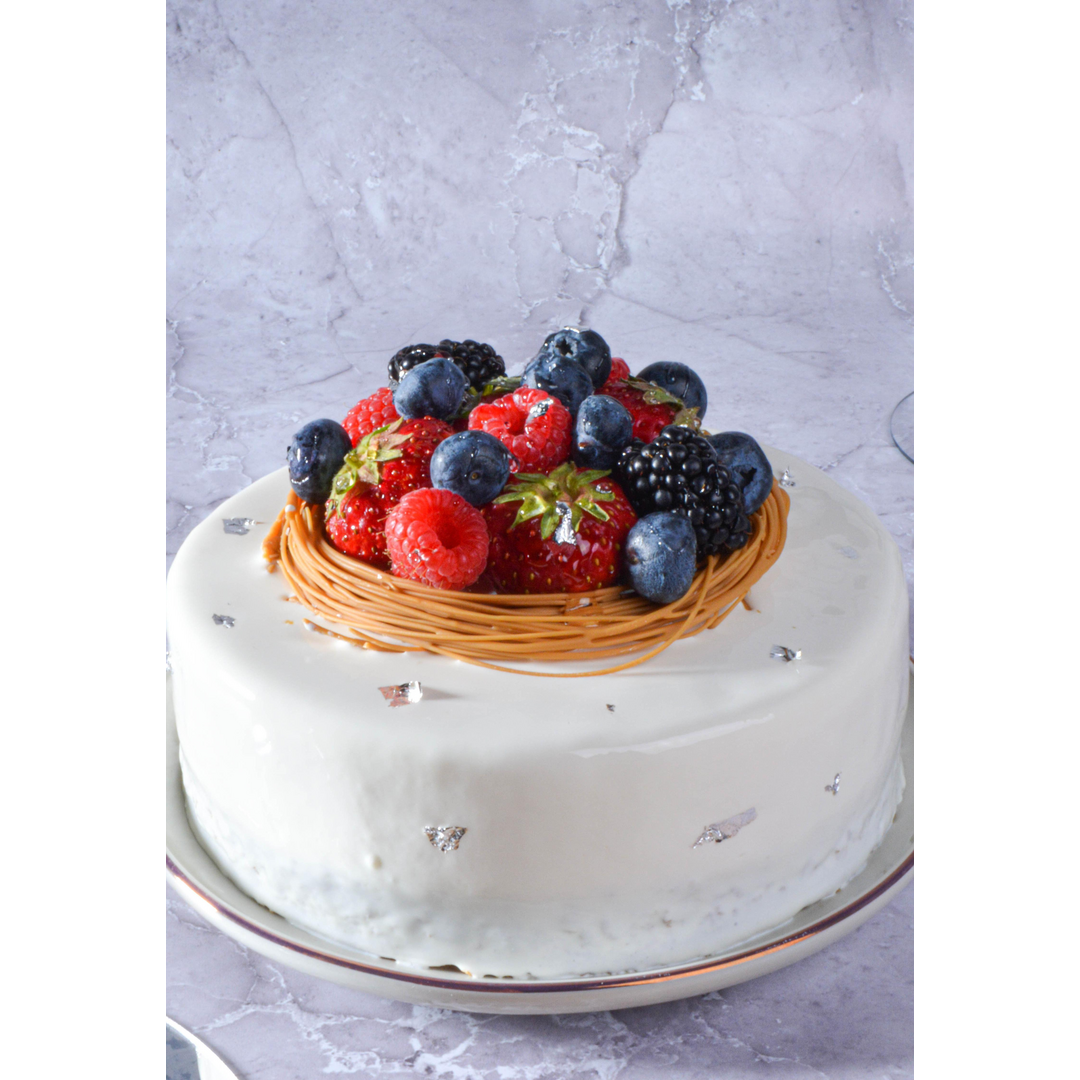 Торт Ванильный пломбир с ягодами, изображение 2