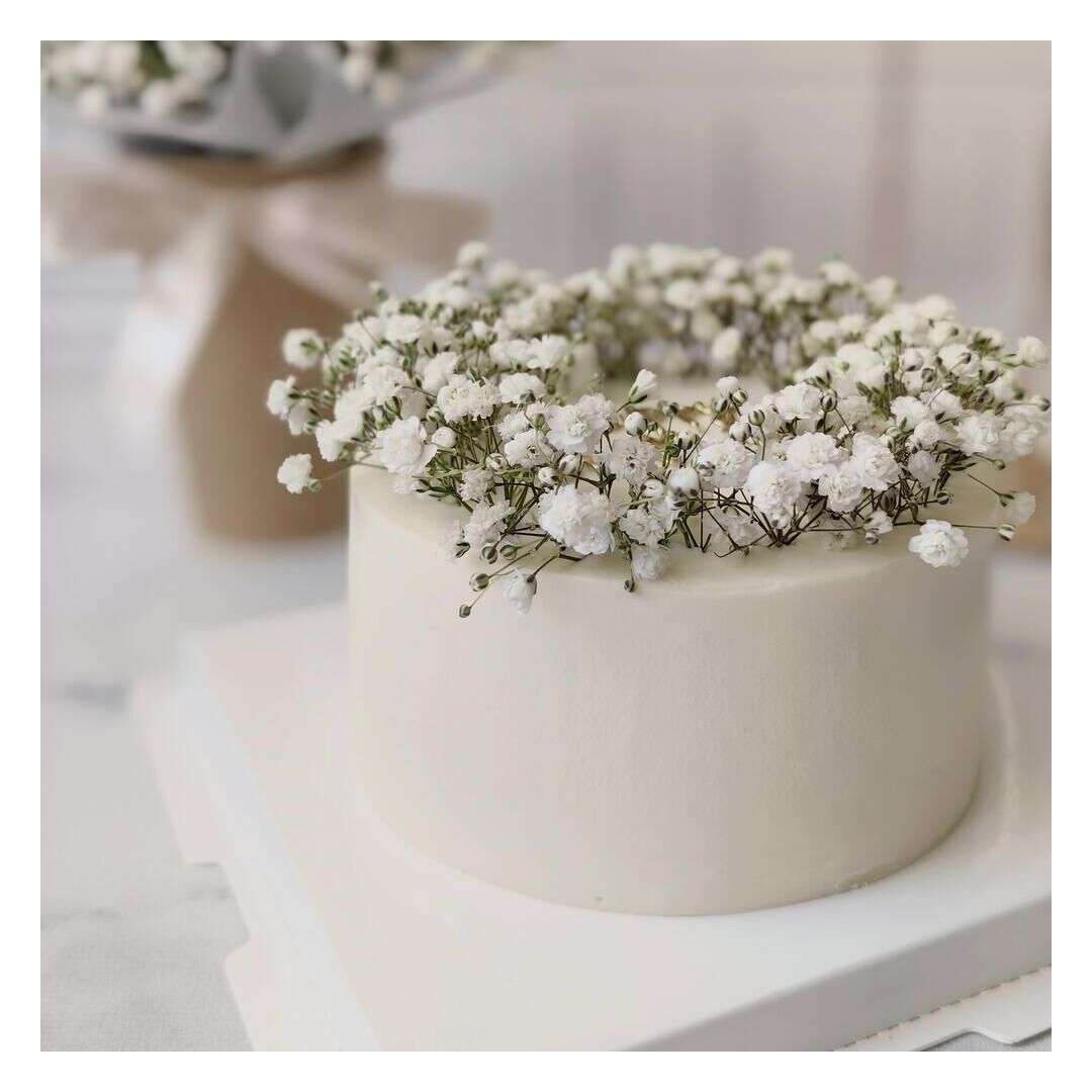 Бенто торт с белыми цветами 700гр, изображение 4