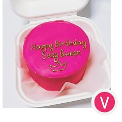 Бенто-торт розовый с надписью на день рождение "Happy birthday sexy queen" с начинкой красный бархат клубника, 450 грамм. Кондитерская VO.